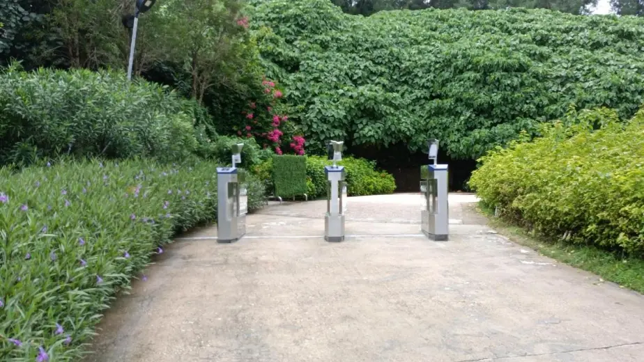 שערי נדנדה מותאמים אישית להולכי רגל