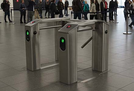 שער מחסום מתנדנד מסחרי