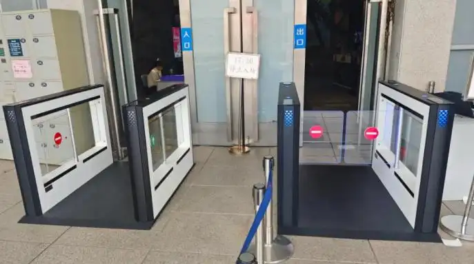 ספק שערי מחזור להולכי רגל מתנדנדים