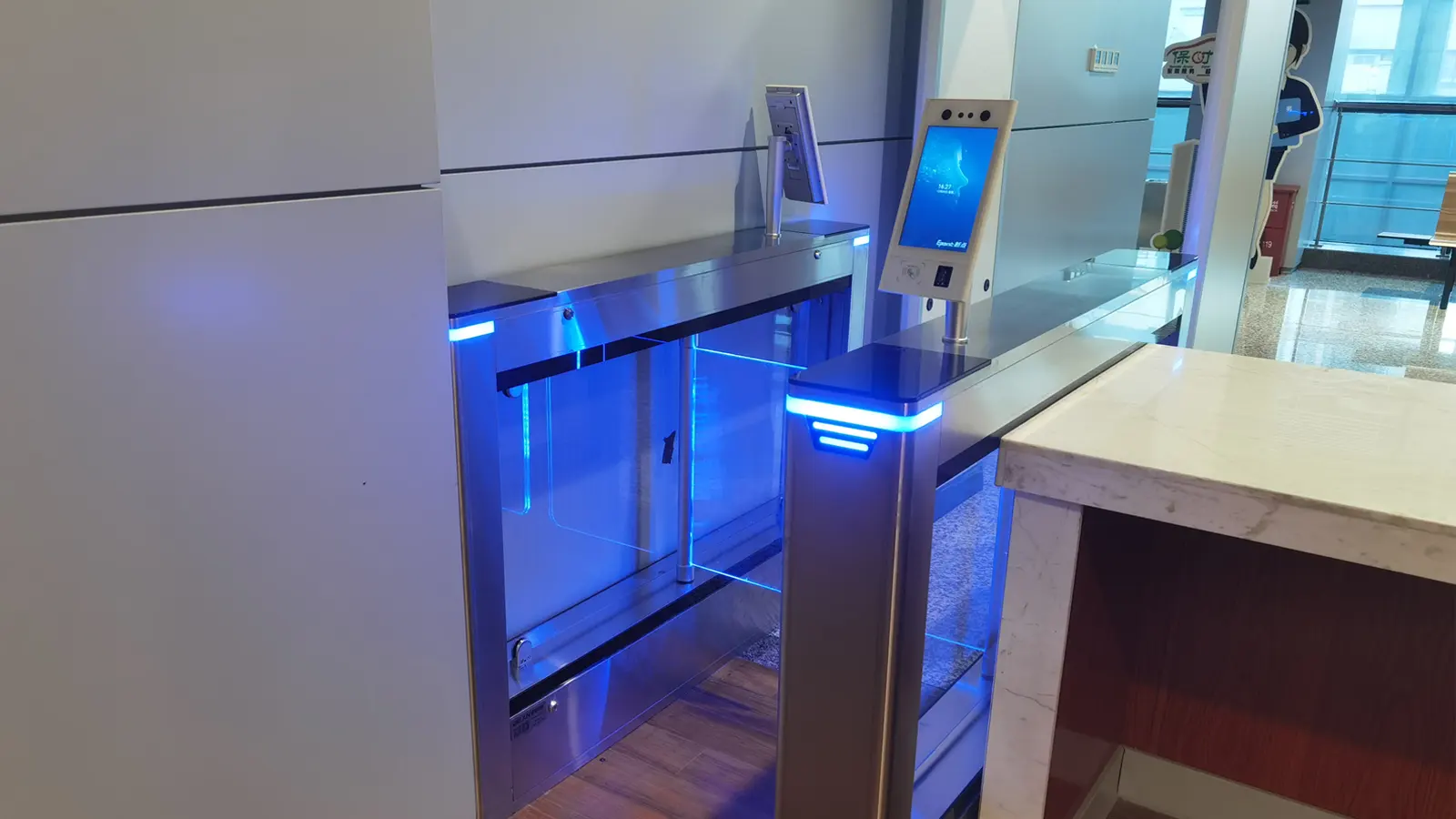 מערכת בקרת גישה לרצפת המסחר