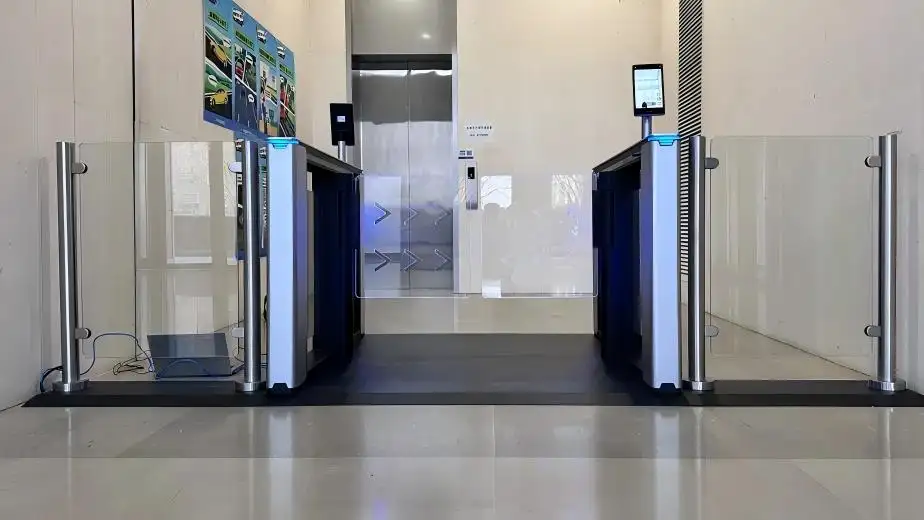 פתרונות שערי סיבוב עם מחסום מדפים לבנייני משרדים